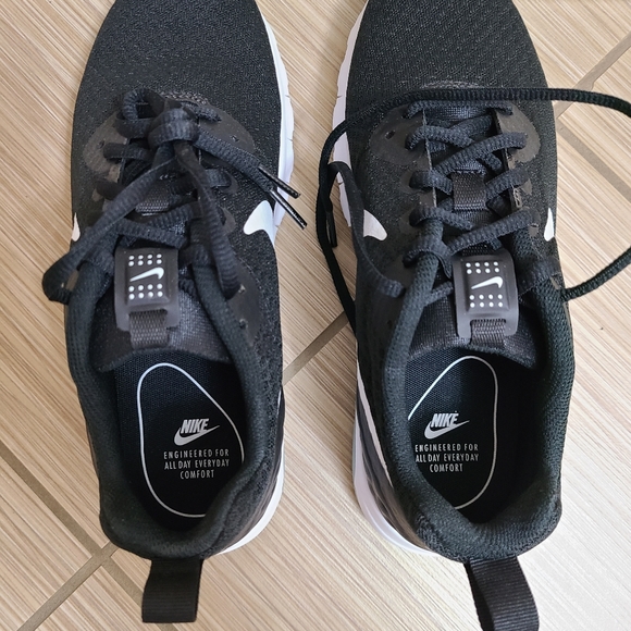 Womens Nike sneakers - Picture 6 of 7